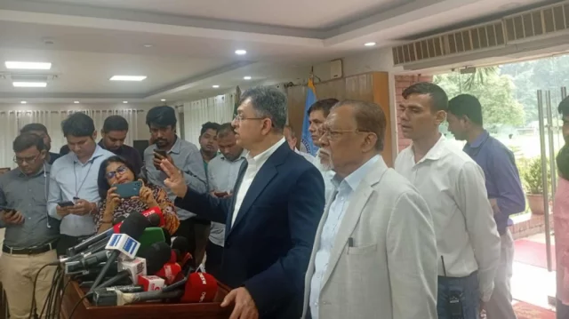 ওয়াকআউটের পর আবারও ঐকমত্য কমিশনের বৈঠকে বিএনপির প্রতিনিধি দল